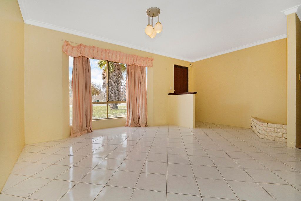 216 Illawarra Crescent, Ballajura, WA 6066