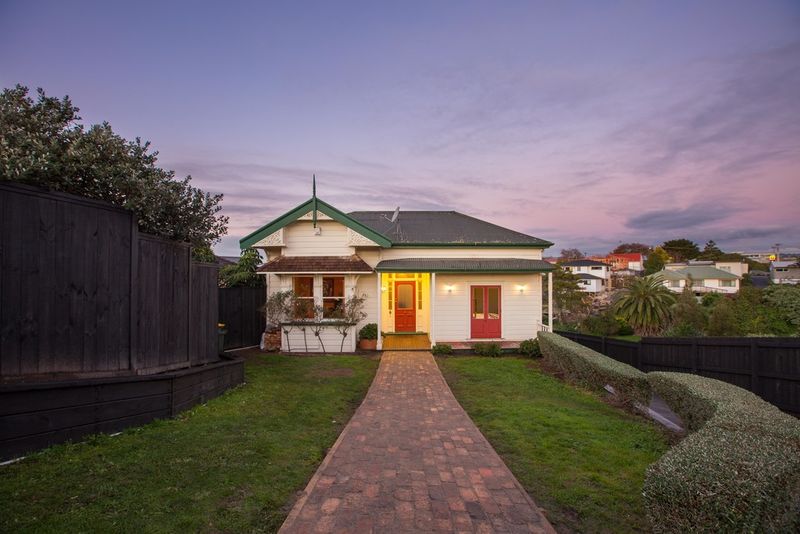 Ponsonby Villa in Papakura - Final Notice - Must Be SOLD - Papakura