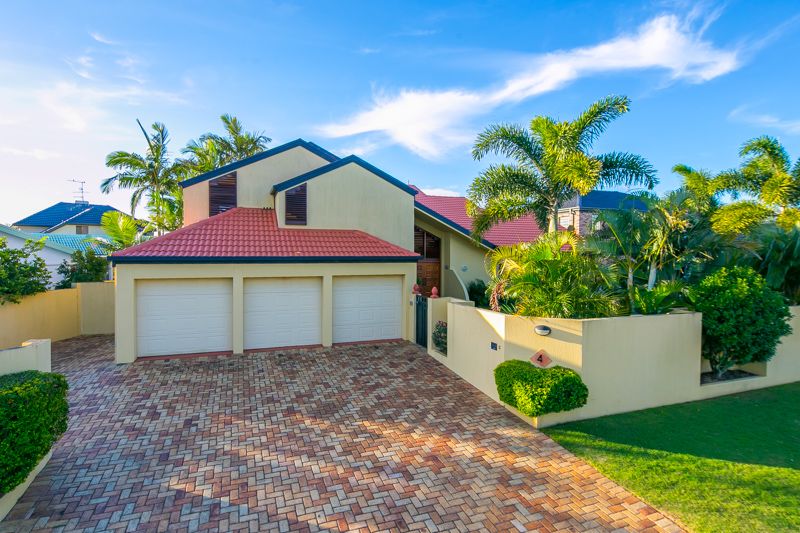 4 Smugglers Place, Runaway Bay, QLD 4216