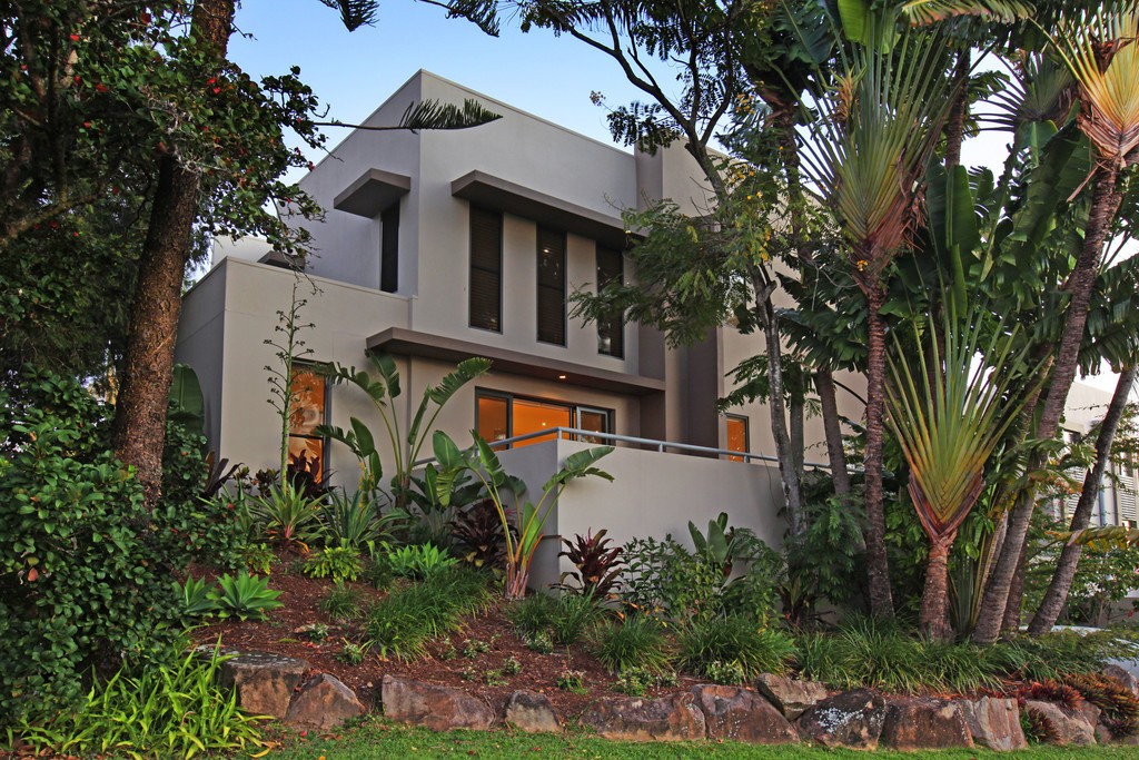 1/2 Allamanda Grove, Bundall, QLD 4217
