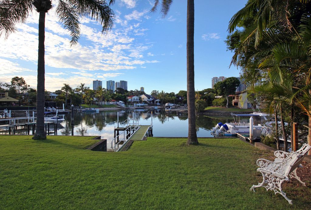 15 Wildash Street, Southport, QLD 4215