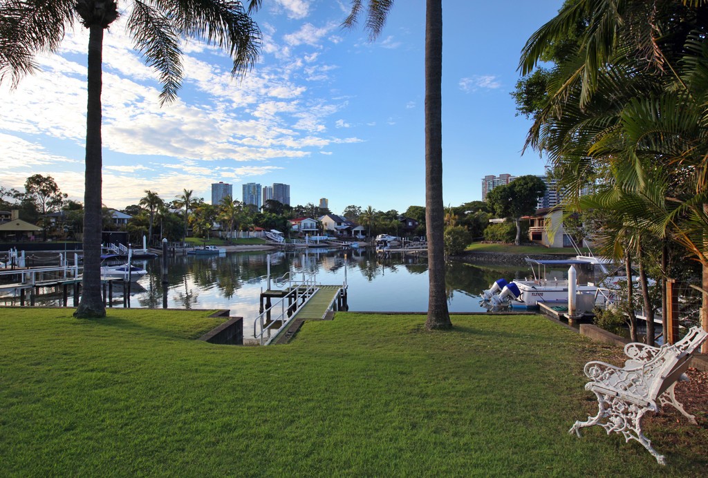 15 Wildash Street, Southport, QLD 4215