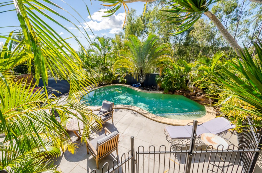 16 Fairbairn Place, Clinton, QLD 4680