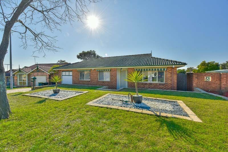 2 Harwood Place, St Helens Park NSW 2560