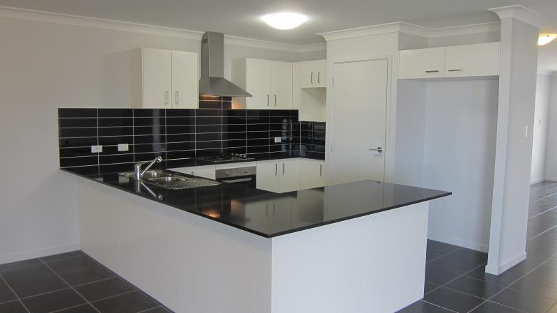 15 Pinehill Street, Yarrabilba, QLD 4207