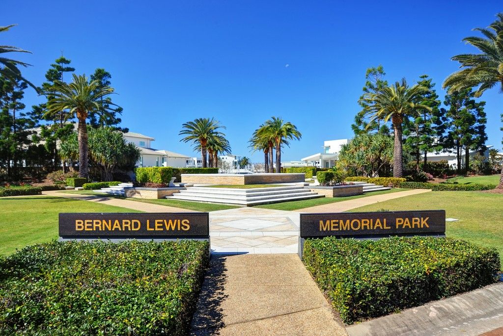 16 Knightsbridge Parade East, Sovereign Islands, QLD 4216