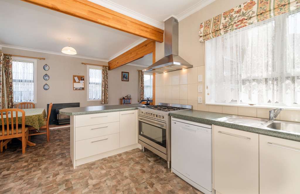 35 Robertson Street photo 8