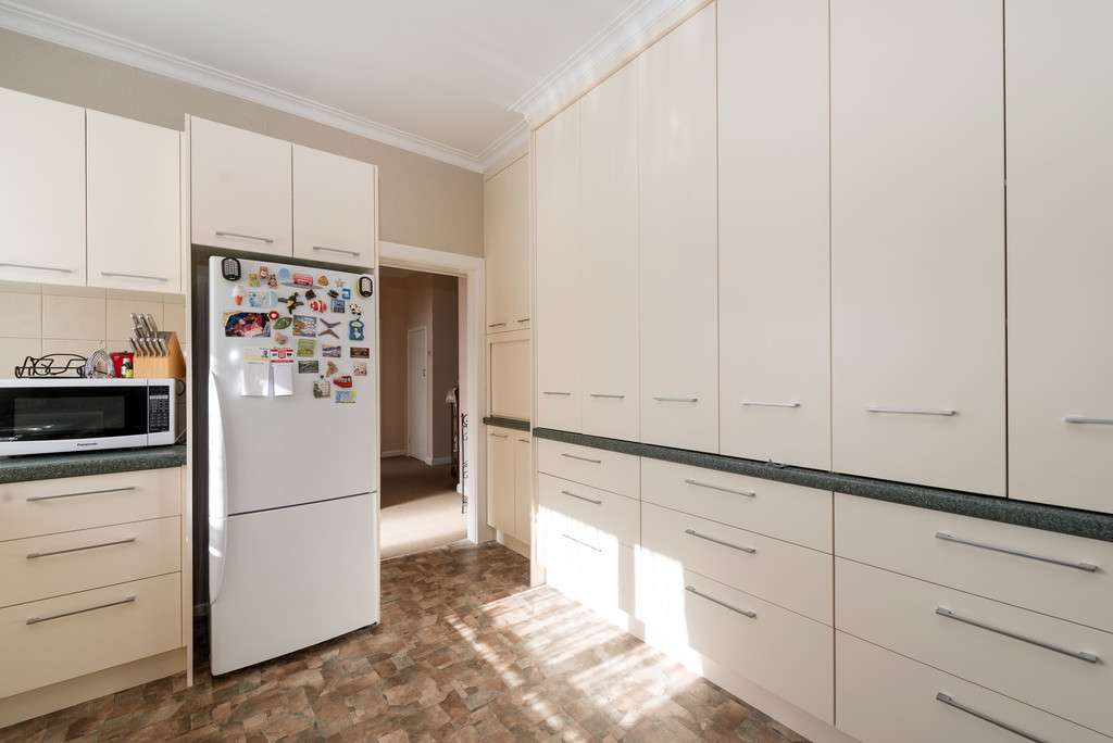 35 Robertson Street photo 9