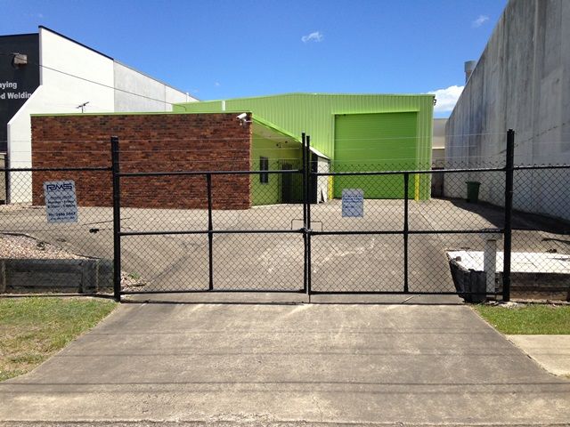 LOGANHOLME, QLD 4129