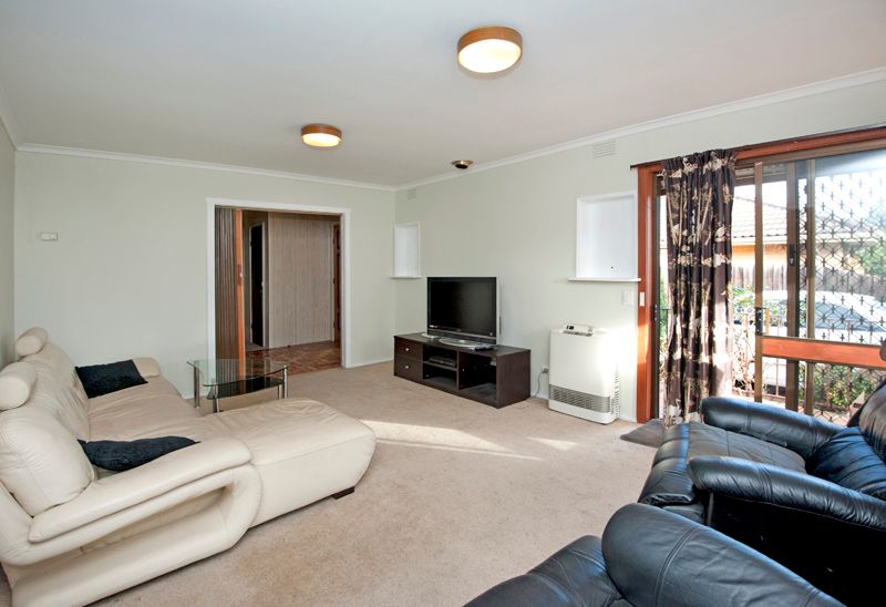 34 Sandhurst Crescent, BUNDOORA, VIC 3083