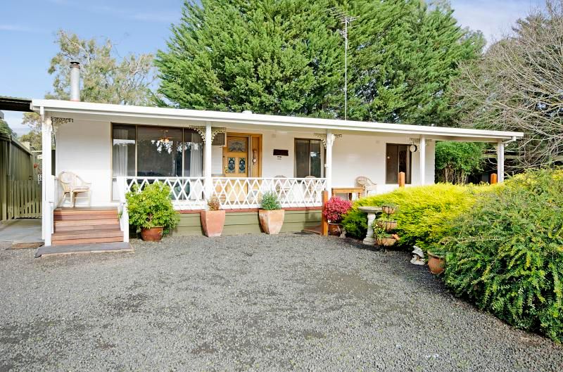 9 Bruce Street, Teesdale VIC 3328