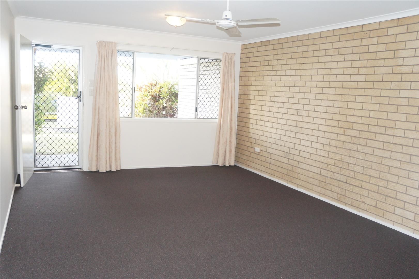 2/303 J Hickey Avenue, Clinton, QLD 4680