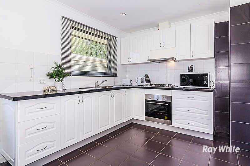 2/5 Binding Avenue, Cranbourne, VIC 3977