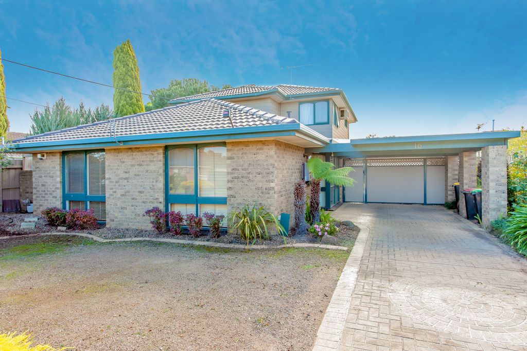 16 Bernard Drive, Melton South VIC 3338