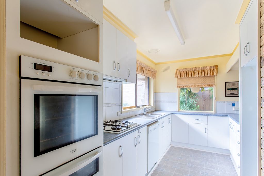 16 Bernard Drive, Melton South, VIC 3338