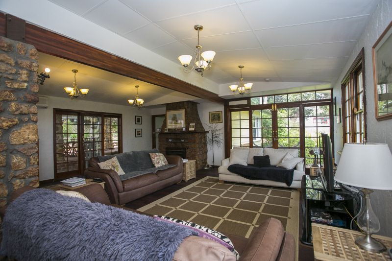 6 College Road, Gooseberry Hill, WA 6076