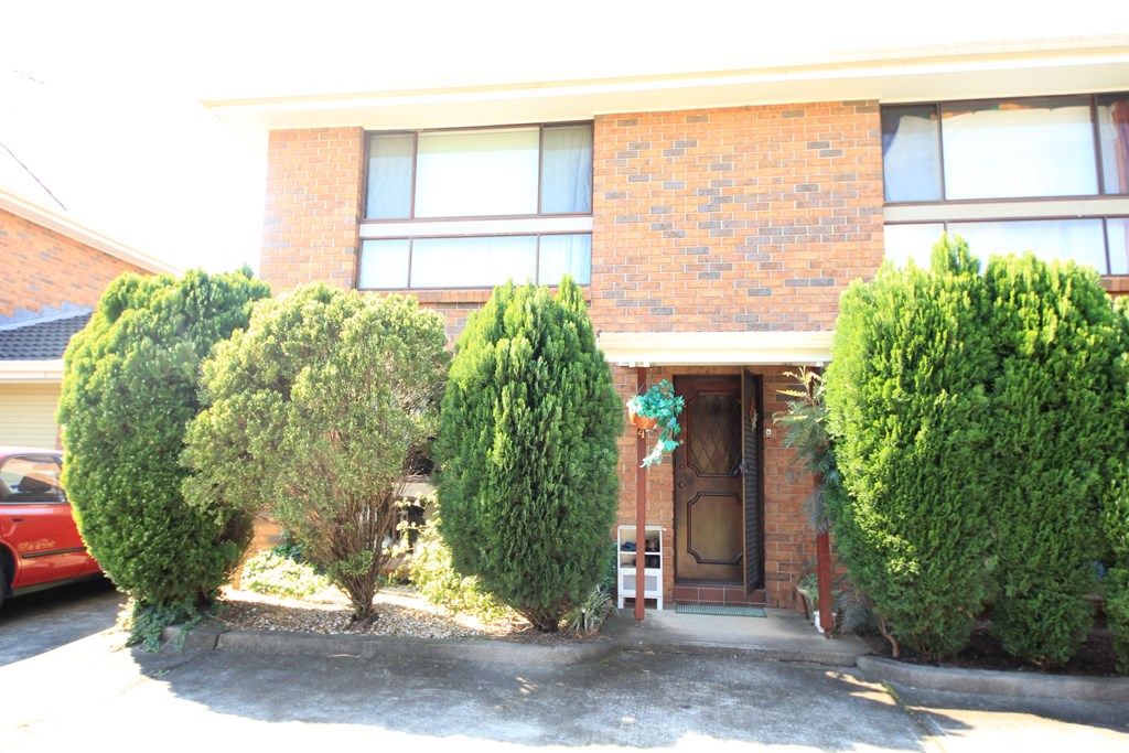 27 Myee Road, Macquarie Fields NSW 2564