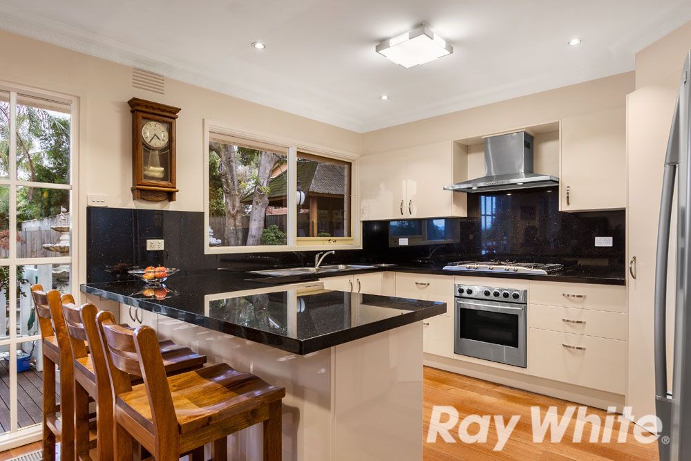 9 Ravenswood Court, Glen Waverley, VIC 3150