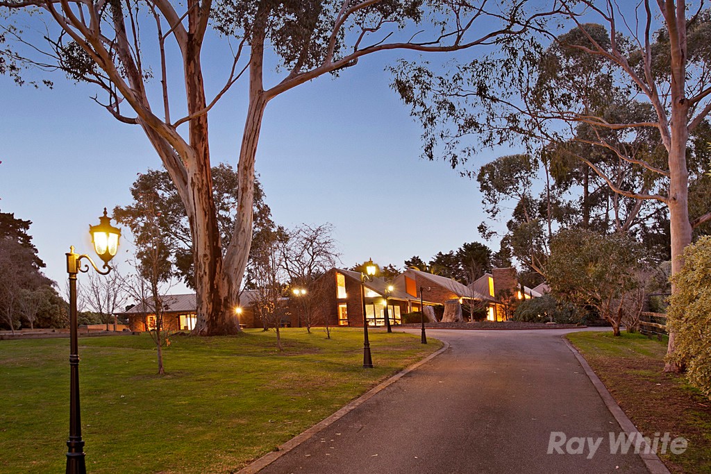 2 Oaks Court, Lysterfield South, VIC 3156