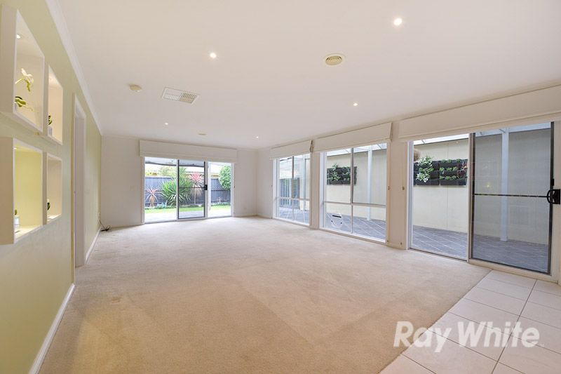 62 Sovereign Manors Crescent, Rowville, VIC 3178