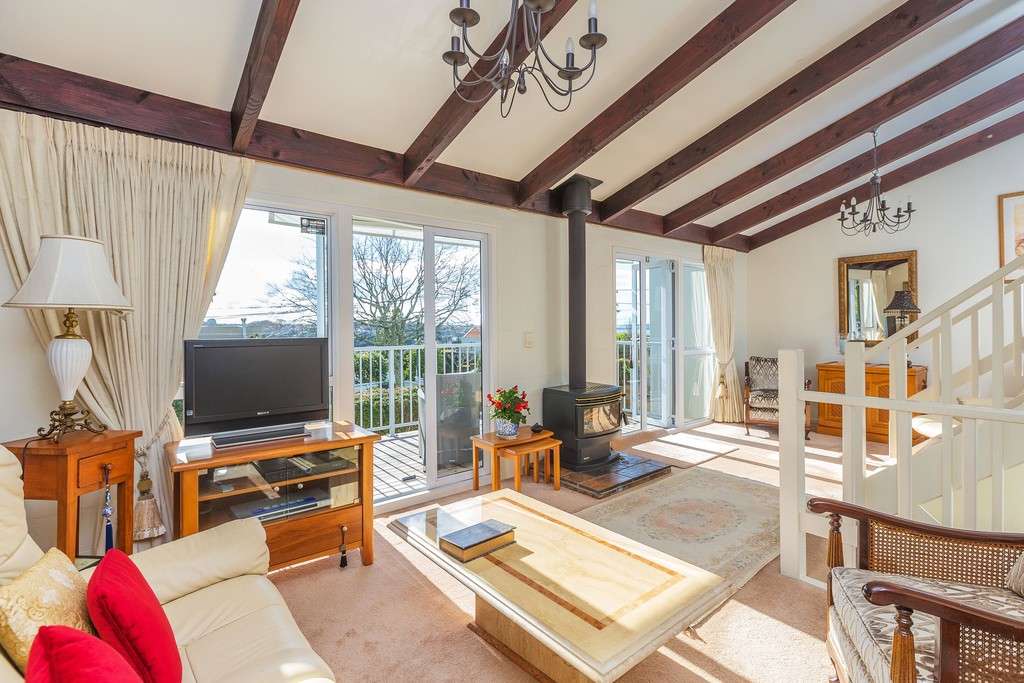 56A Bassett Road photo 1