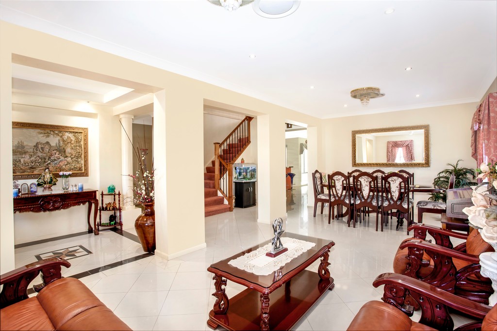 6 Ithaca Close, St Johns Park, NSW 2176