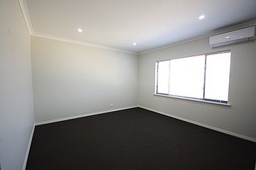 4/48 Kembla Circle, Madeley, WA 6065