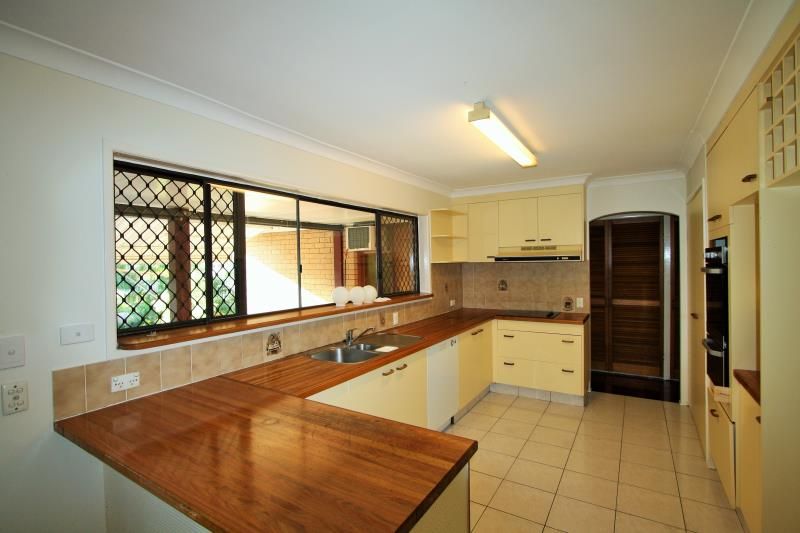63 Brodie Street, Holland Park West, QLD 4121