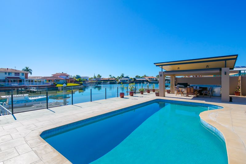8 Erave Avenue, Runaway Bay QLD 4216