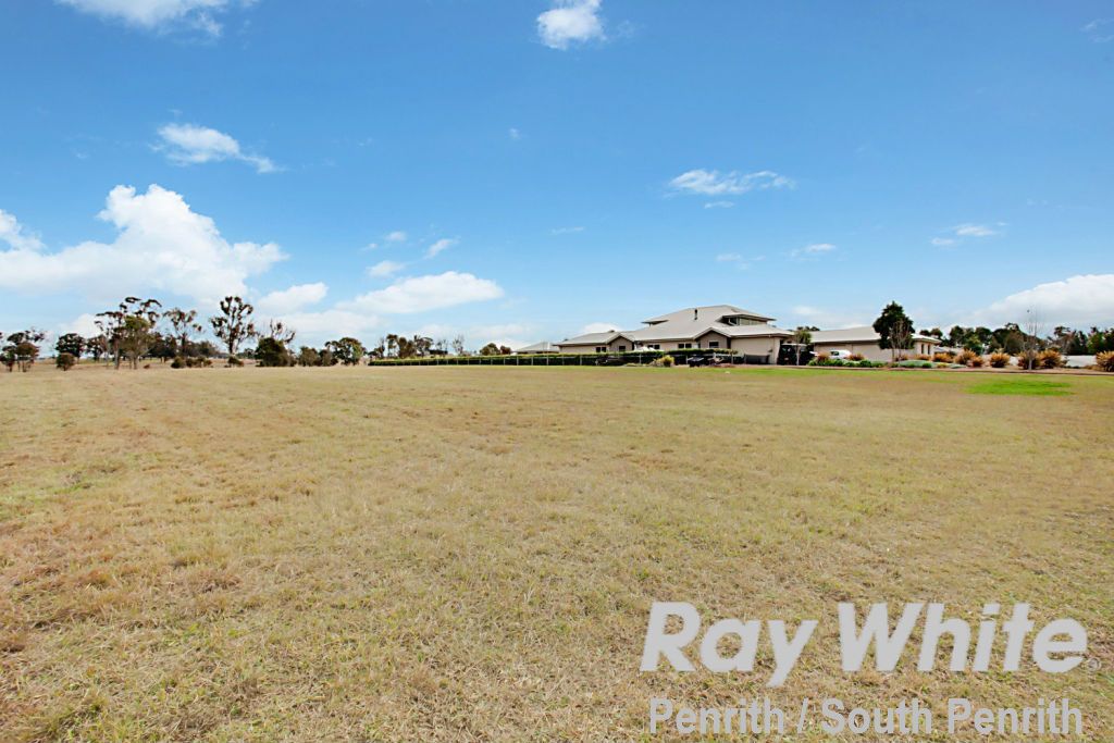 42 Portrush Crescent, Luddenham, NSW 2745