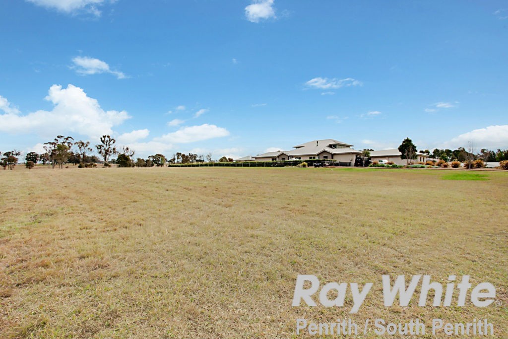 42 Portrush Crescent, Luddenham, NSW 2745