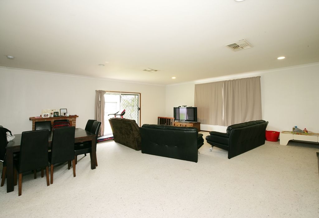 2 Fernleigh Road, Mount Austin, NSW 2650