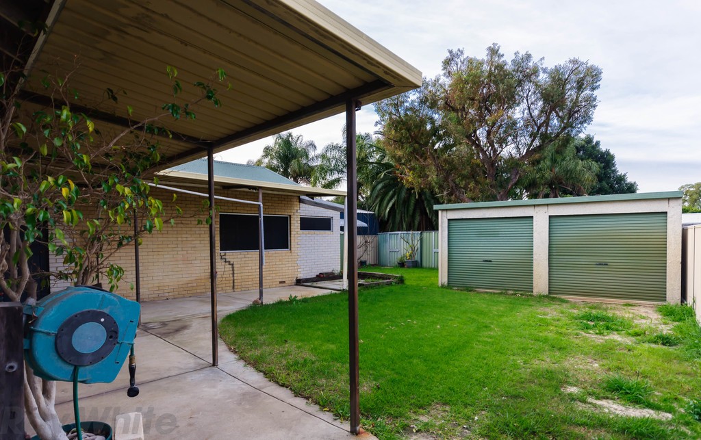 4 Crellin Way, Cloverdale, WA 6105