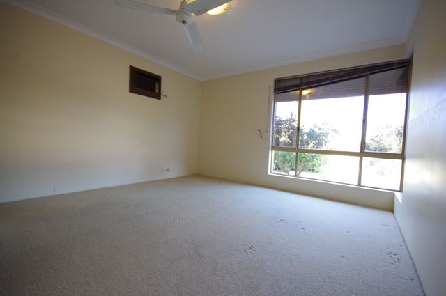 23 Woolerong Walk, Marangaroo, WA 6064