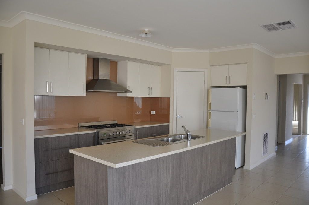 24 Russel Way, Doreen, VIC 3754