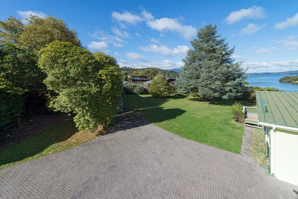 559 Spencer Road photo 4