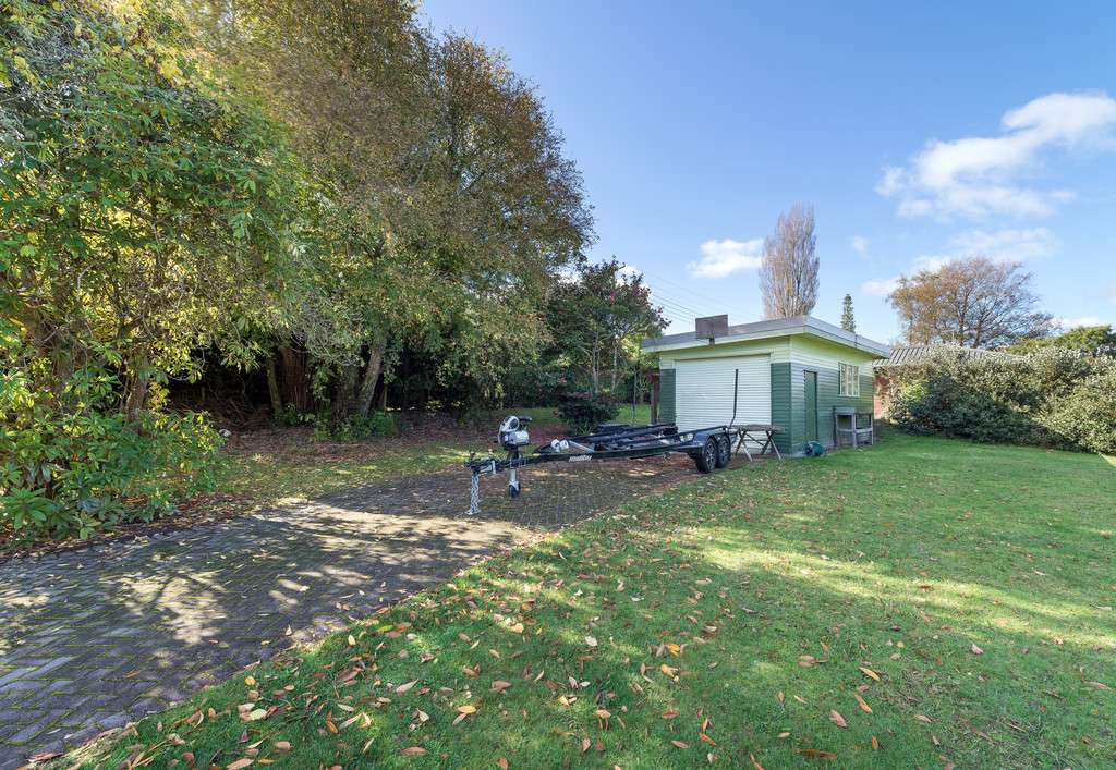 559 Spencer Road photo 8