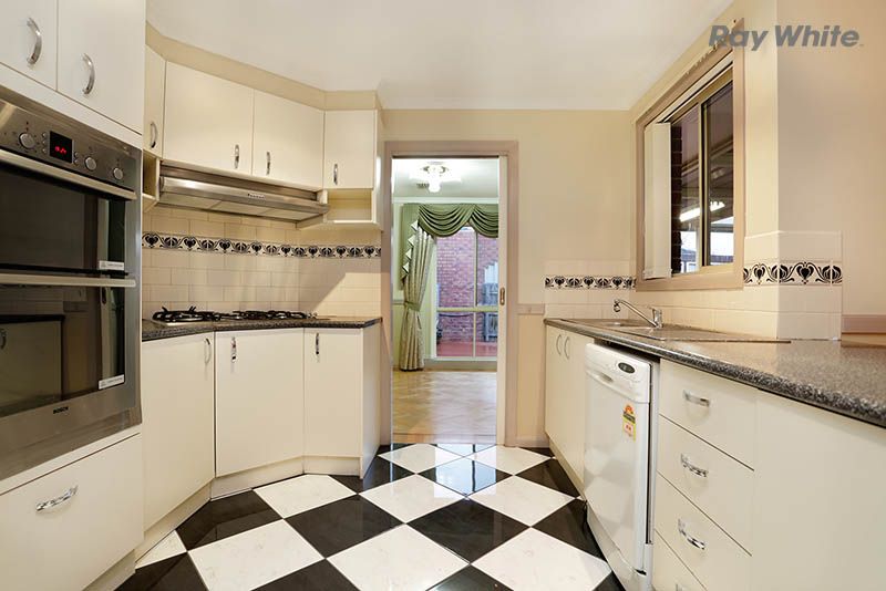 22 Bellbird Avenue, TAYLORS LAKES, VIC 3038