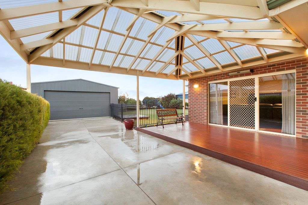 8 Falcon Drive, Invermay Park, VIC 3350