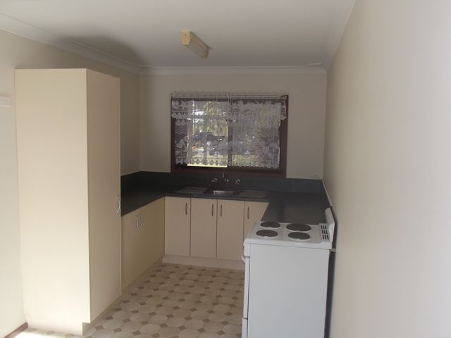 3/2 Barton Street, Oak Flats, NSW 2529