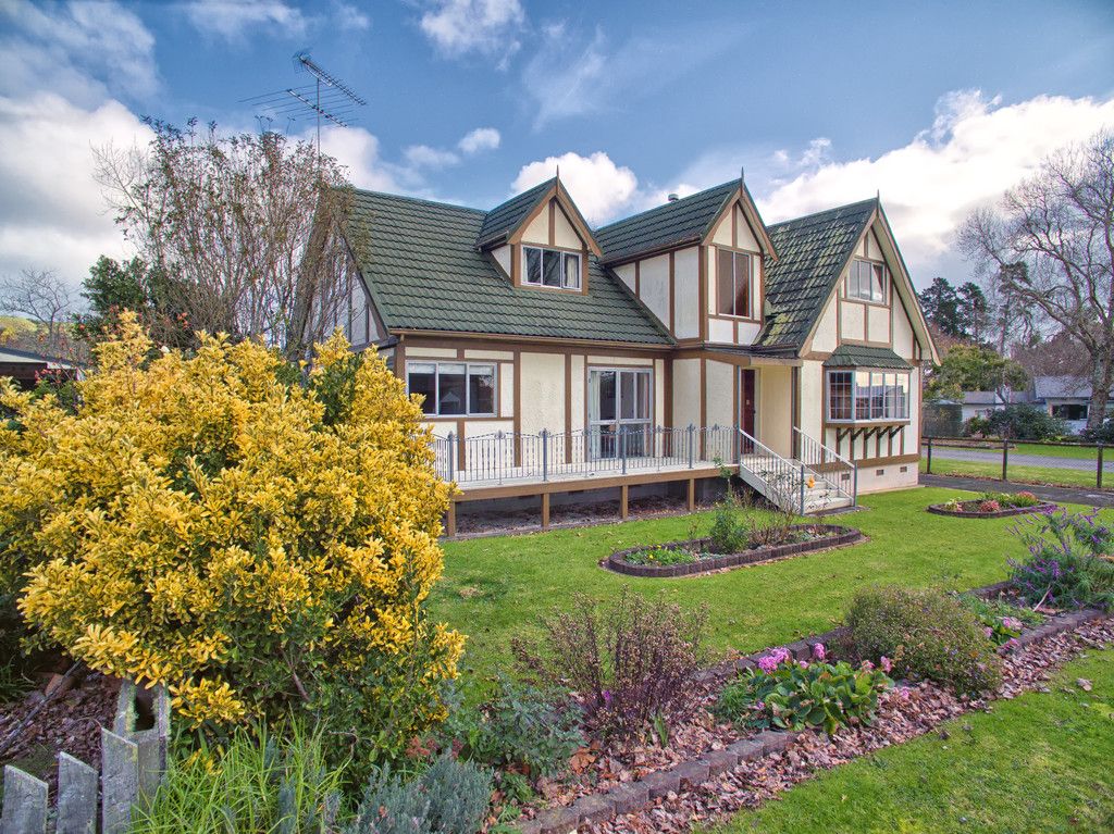 17 Ferndale Drive, Kawakawa Bay, Manukau City 2585 Sold House Ray