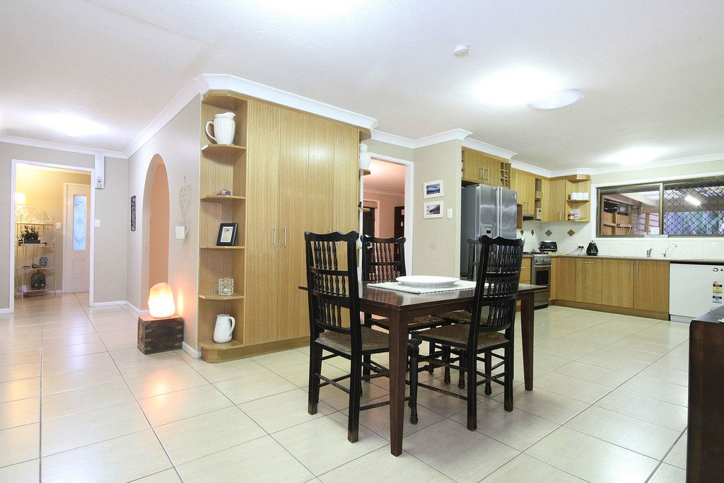 3 Aquila Court, Regents Park, QLD 4118