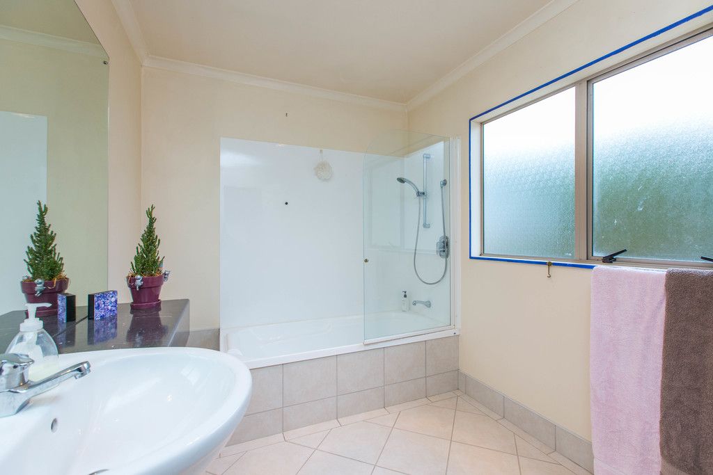 45F Redoubt Road, Goodwood Heights, Manukau City