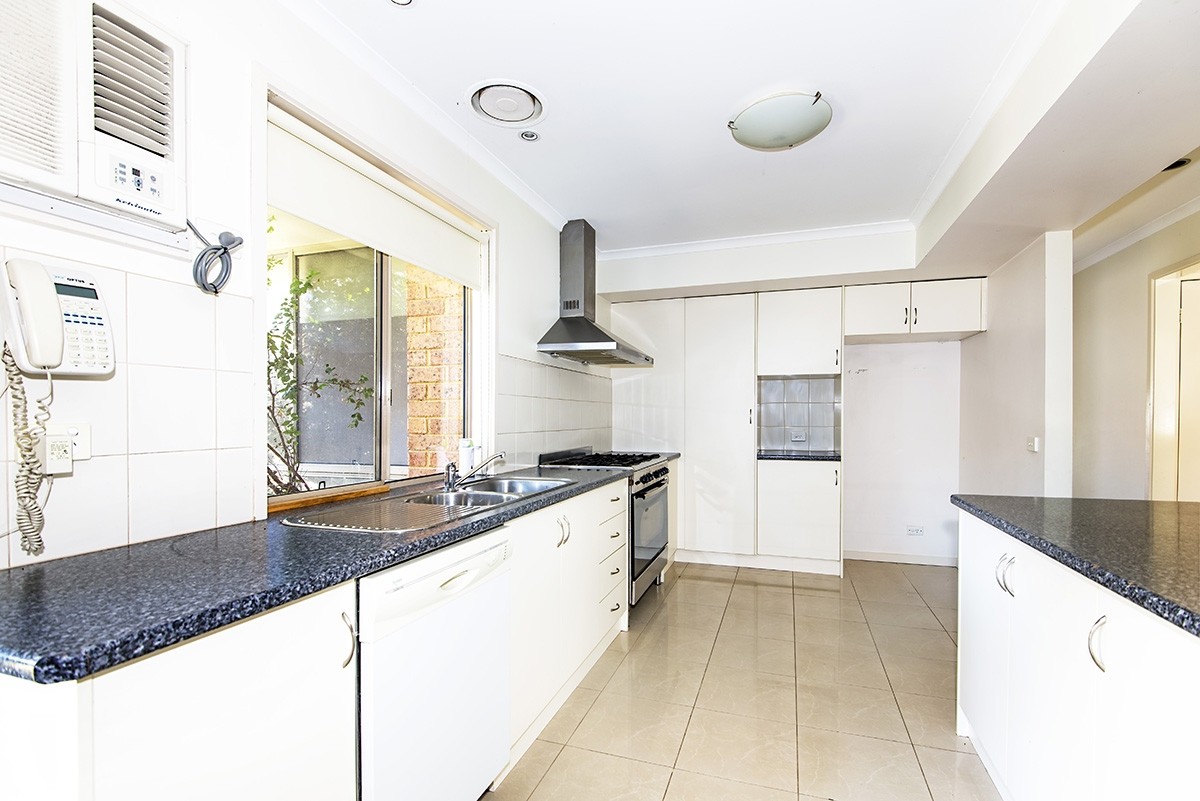 7 Fairwyn Close, Mill Park, VIC 3082
