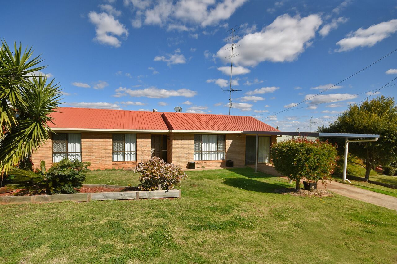 8 Bhutan Court, Newtown QLD 4350