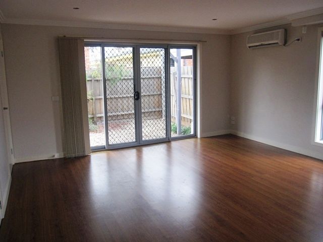 2/154 St Vigeons Road, Reservoir, VIC 3073