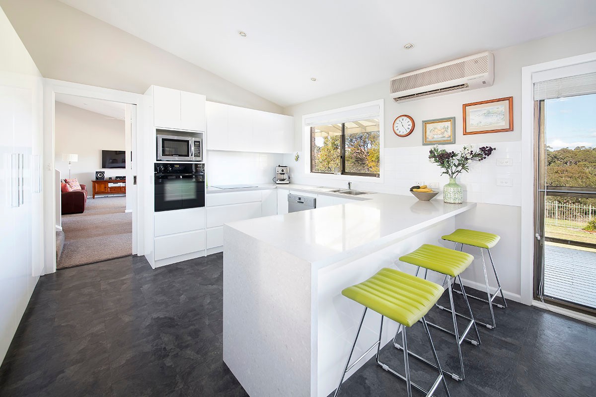10 Bampton Avenue, Illawong, NSW 2234