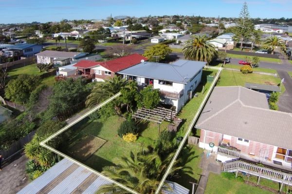 13a Tiri Tiri Road, Birkdale, North Shore City