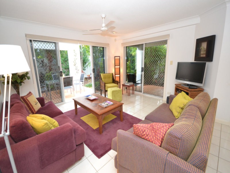 1/100 Cotlew Street East, Southport, QLD 4215