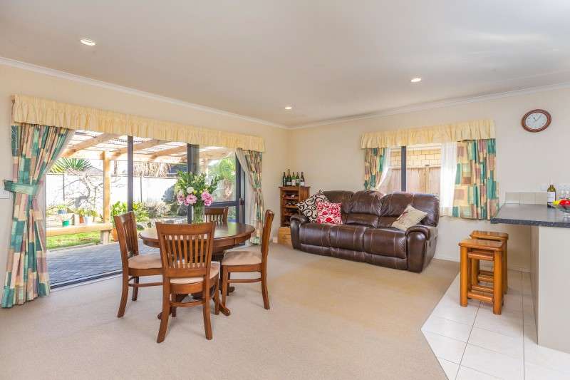 115 Middlefield Drive photo 1